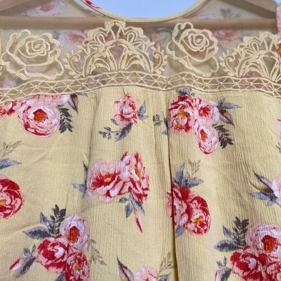 Crave Fame Floral Lace Crop Top Tee Medium - Picture 2 of 5